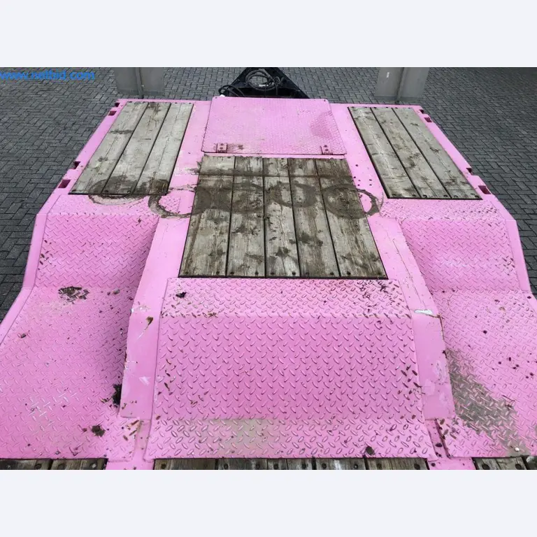 Bouwmachines, bedrijfsvoertuigen, aanhangwagens en ander handgereedschap van een bouwbedrijf-23