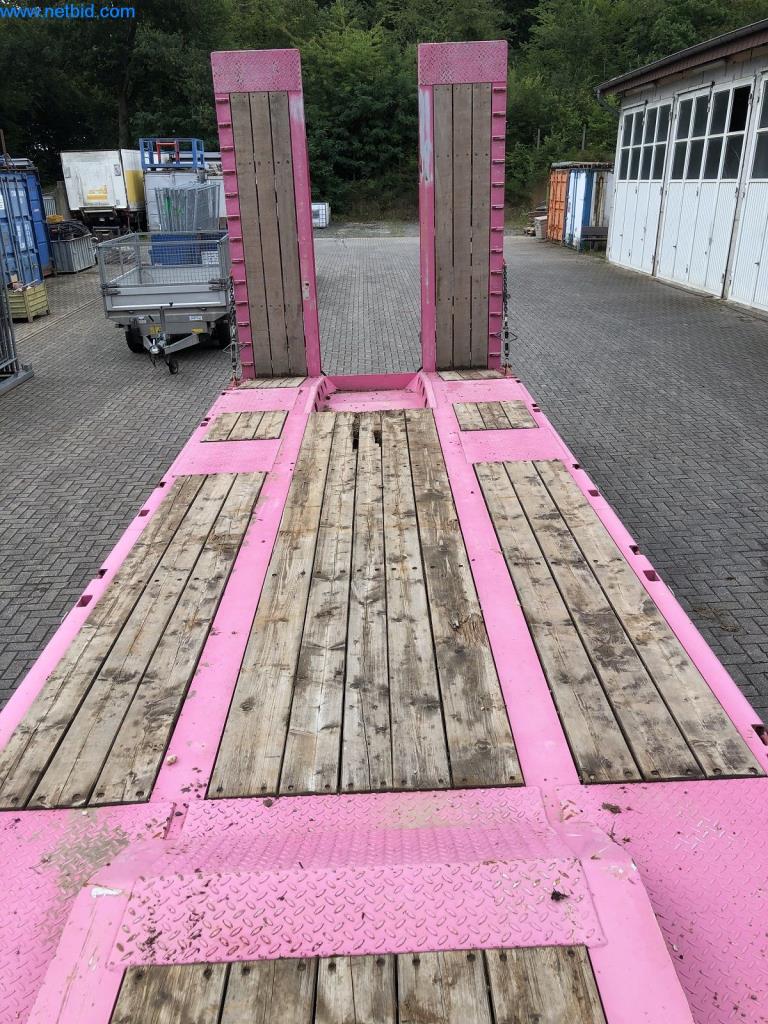 Maszyny budowlane, pojazdy użytkowe, samochody, przyczepy i inne narzędzia ręczne-25