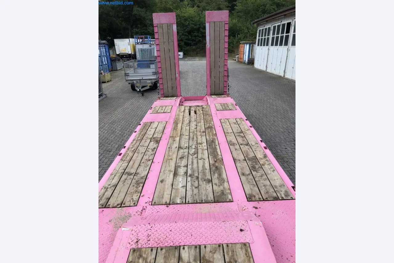 Bouwmachines, bedrijfsvoertuigen, aanhangwagens en ander handgereedschap van een bouwbedrijf-25