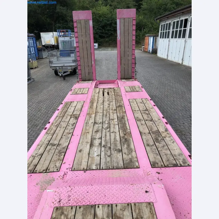 Bouwmachines, bedrijfsvoertuigen, aanhangwagens en ander handgereedschap van een bouwbedrijf-25