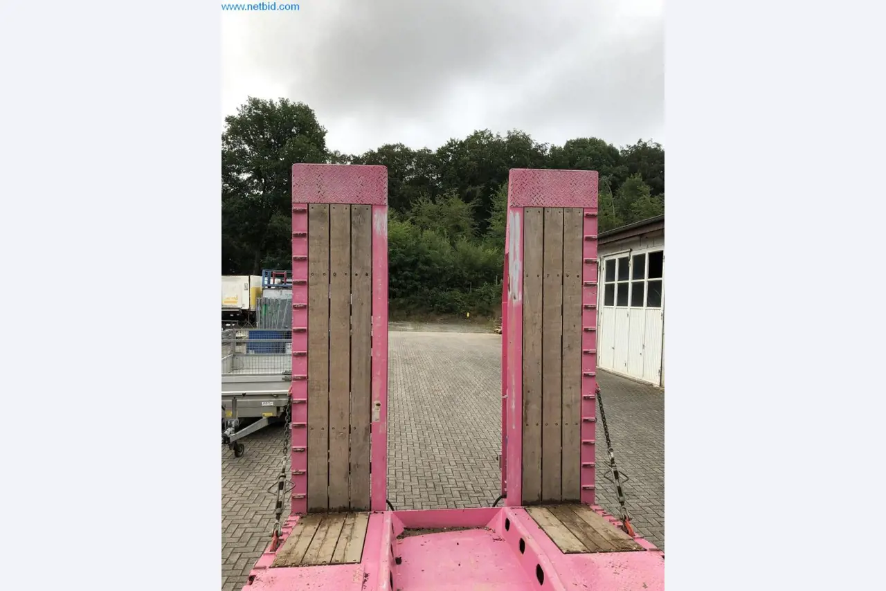 Bouwmachines, bedrijfsvoertuigen, aanhangwagens en ander handgereedschap van een bouwbedrijf-26