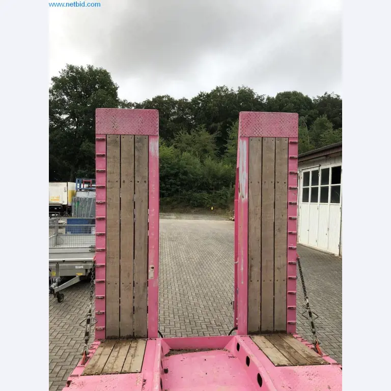 Bouwmachines, bedrijfsvoertuigen, aanhangwagens en ander handgereedschap van een bouwbedrijf-26