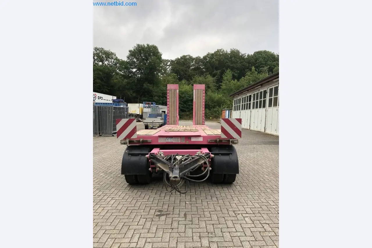 Bouwmachines, bedrijfsvoertuigen, aanhangwagens en ander handgereedschap van een bouwbedrijf-2