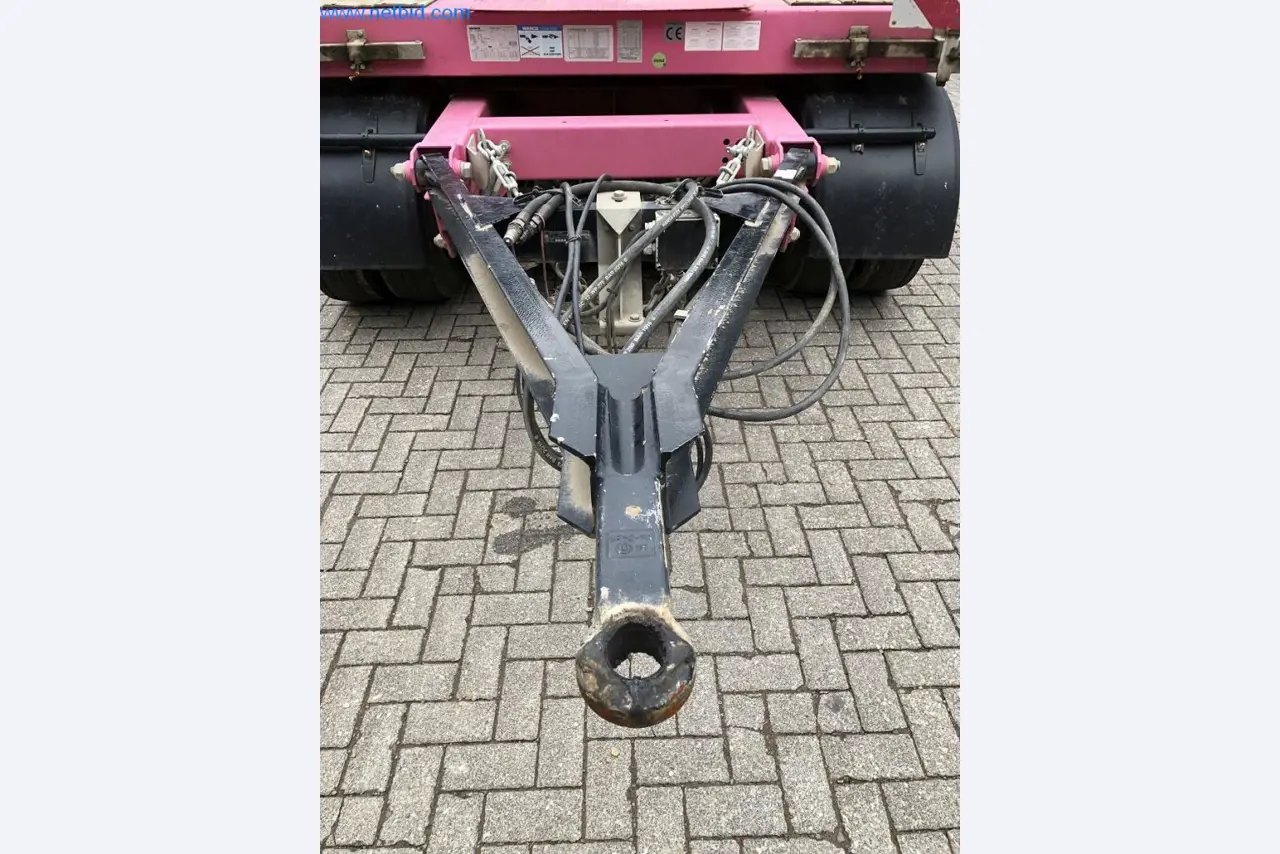 Bouwmachines, bedrijfsvoertuigen, aanhangwagens en ander handgereedschap van een bouwbedrijf-7