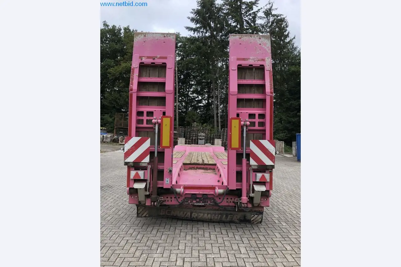 Bouwmachines, bedrijfsvoertuigen, aanhangwagens en ander handgereedschap van een bouwbedrijf-8