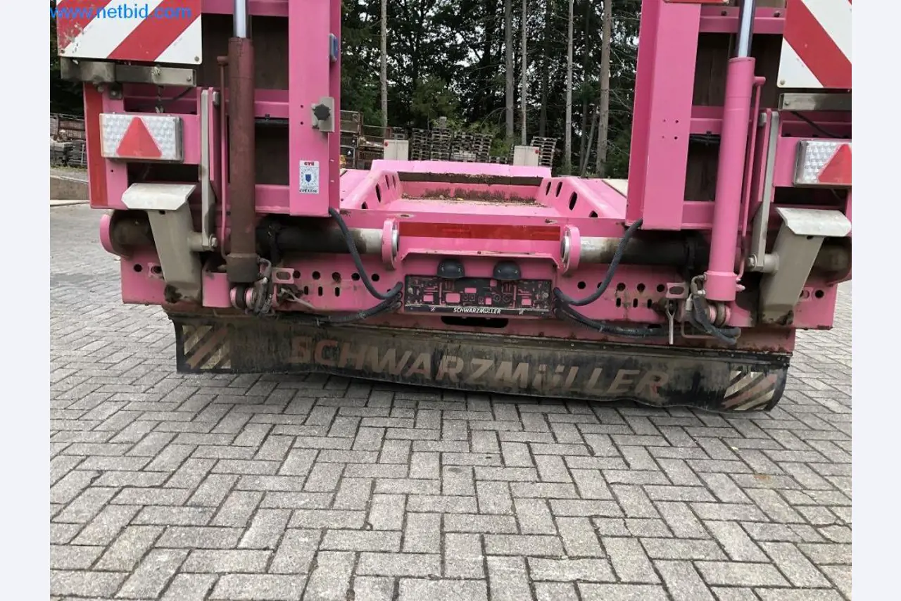 Bouwmachines, bedrijfsvoertuigen, aanhangwagens en ander handgereedschap van een bouwbedrijf-9