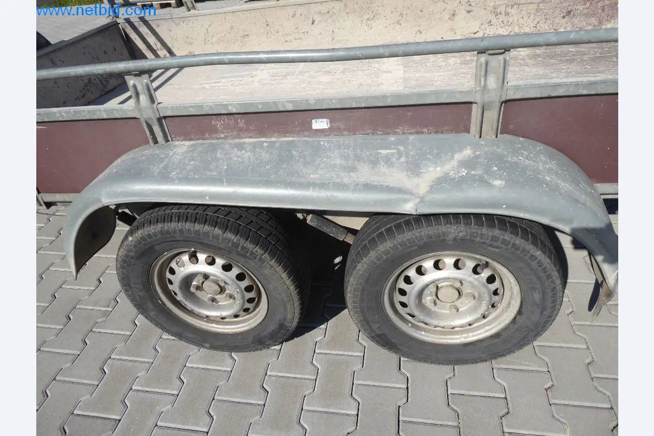 Bouwmachines, bedrijfsvoertuigen, aanhangwagens en ander handgereedschap van een bouwbedrijf-10