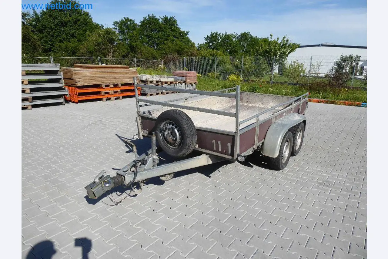 Bouwmachines, bedrijfsvoertuigen, aanhangwagens en ander handgereedschap van een bouwbedrijf-1