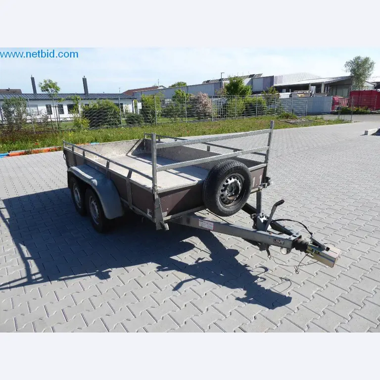 Bouwmachines, bedrijfsvoertuigen, aanhangwagens en ander handgereedschap van een bouwbedrijf-2