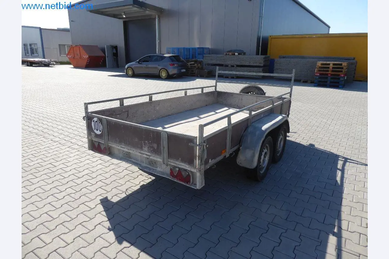 Bouwmachines, bedrijfsvoertuigen, aanhangwagens en ander handgereedschap van een bouwbedrijf-3