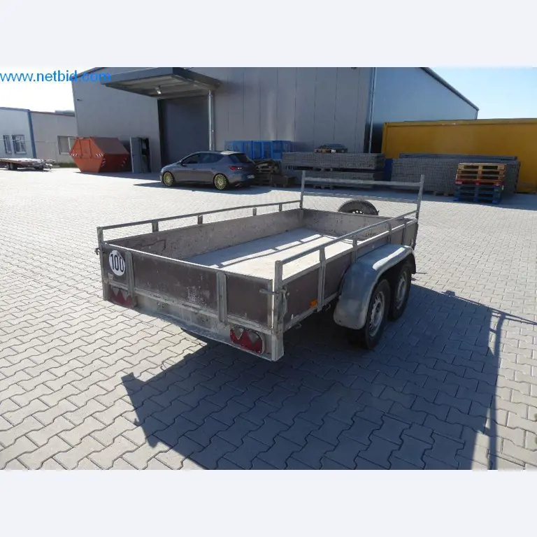 Bouwmachines, bedrijfsvoertuigen, aanhangwagens en ander handgereedschap van een bouwbedrijf-3