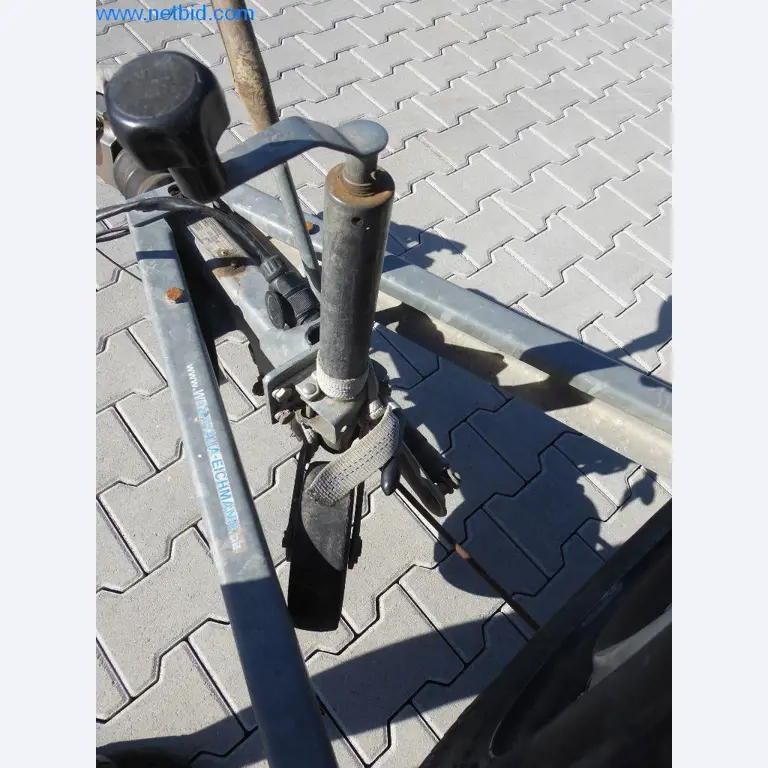 Bouwmachines, bedrijfsvoertuigen, aanhangwagens en ander handgereedschap van een bouwbedrijf-9