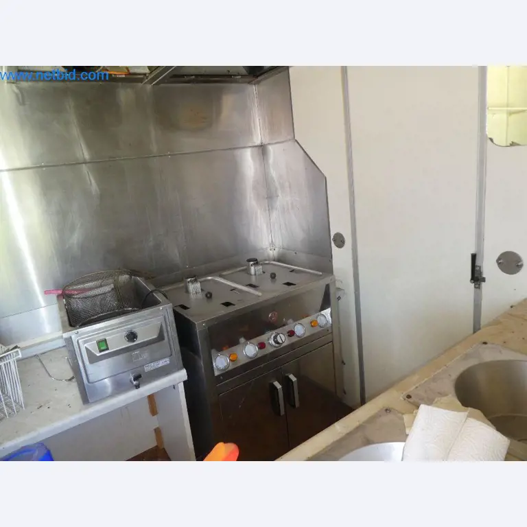 Bouwmachines, bedrijfsvoertuigen, aanhangwagens en ander handgereedschap van een bouwbedrijf-5