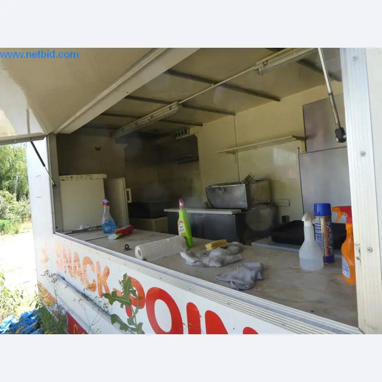 Bouwmachines, bedrijfsvoertuigen, aanhangwagens en ander handgereedschap van een bouwbedrijf-6