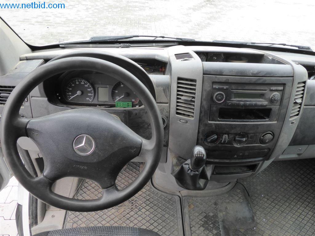 Maszyny budowlane, pojazdy użytkowe, samochody, przyczepy i inne narzędzia ręczne-12