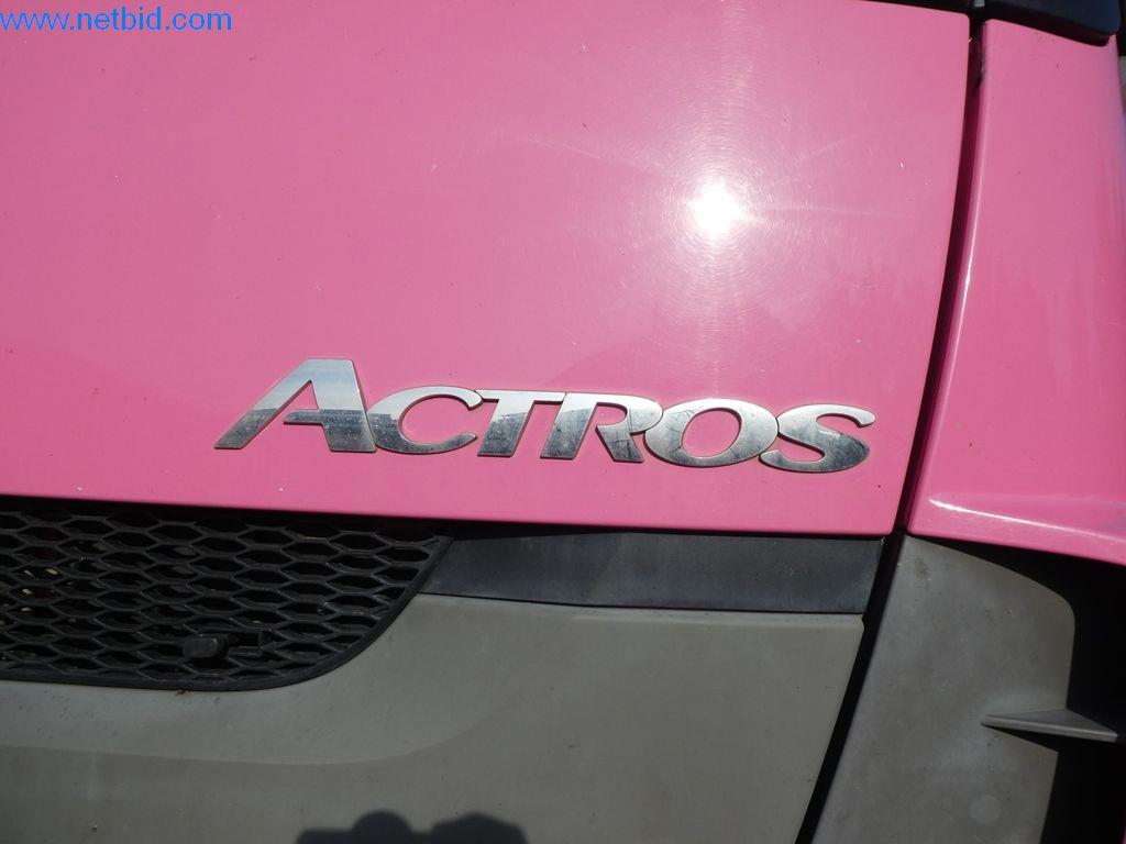 Maszyny budowlane, pojazdy użytkowe, samochody, przyczepy i inne narzędzia ręczne-11