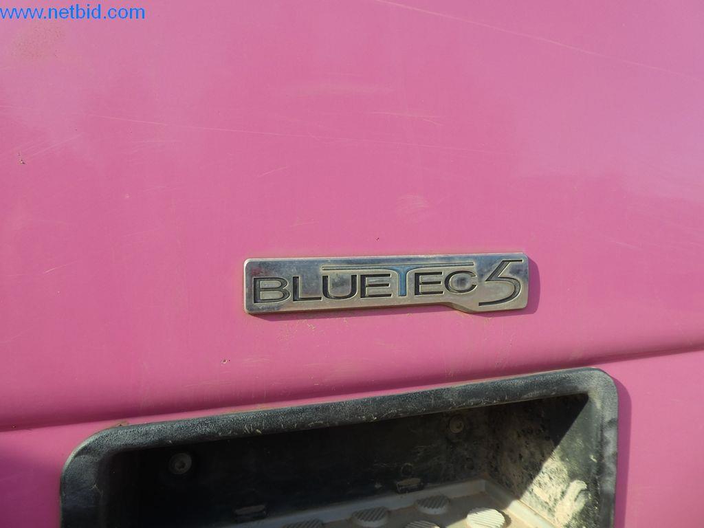 Maszyny budowlane, pojazdy użytkowe, samochody, przyczepy i inne narzędzia ręczne-12