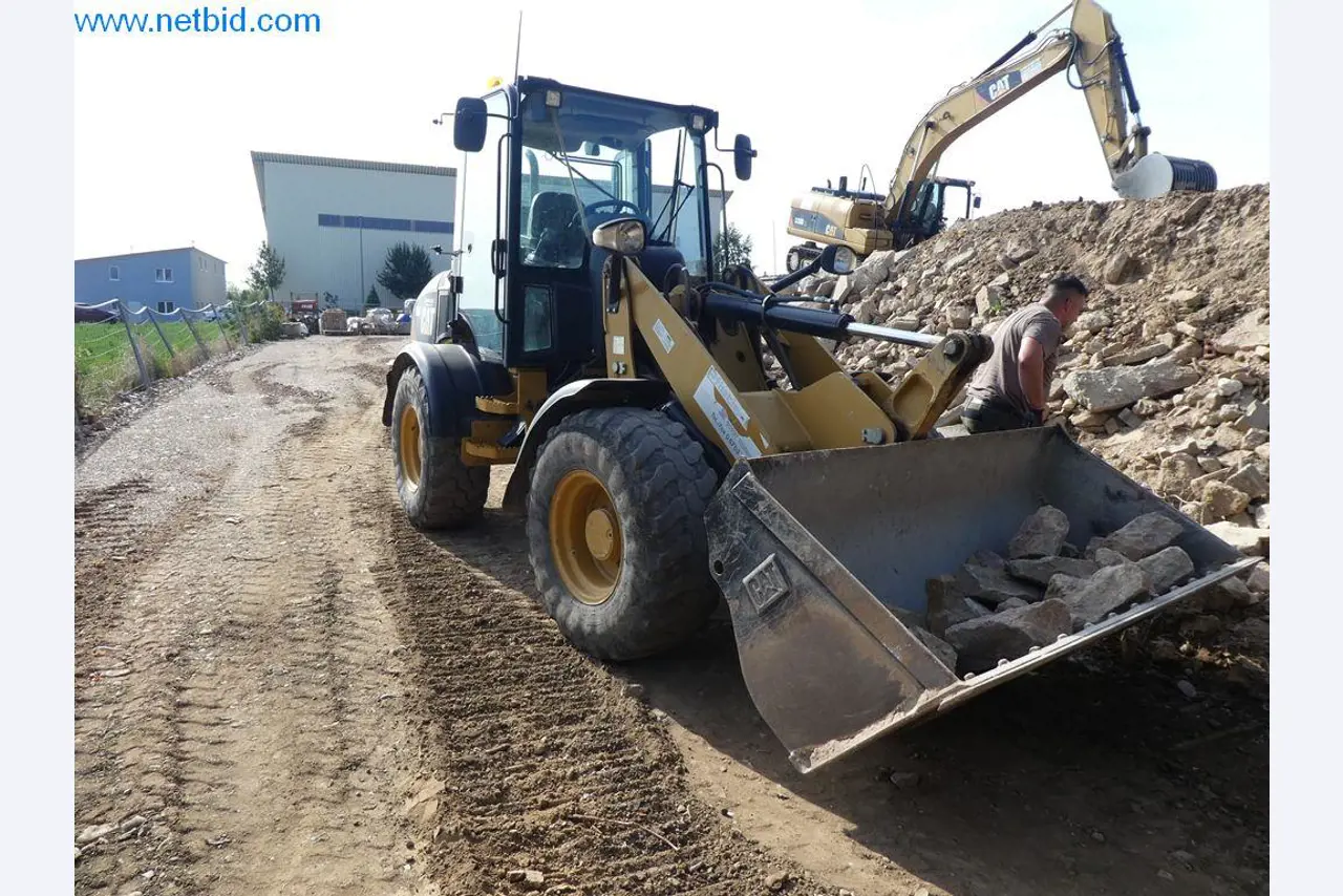 Baumaschinen, Nutzfahrzeuge, PKW, Anhänger und sonstige Handgeräte -1