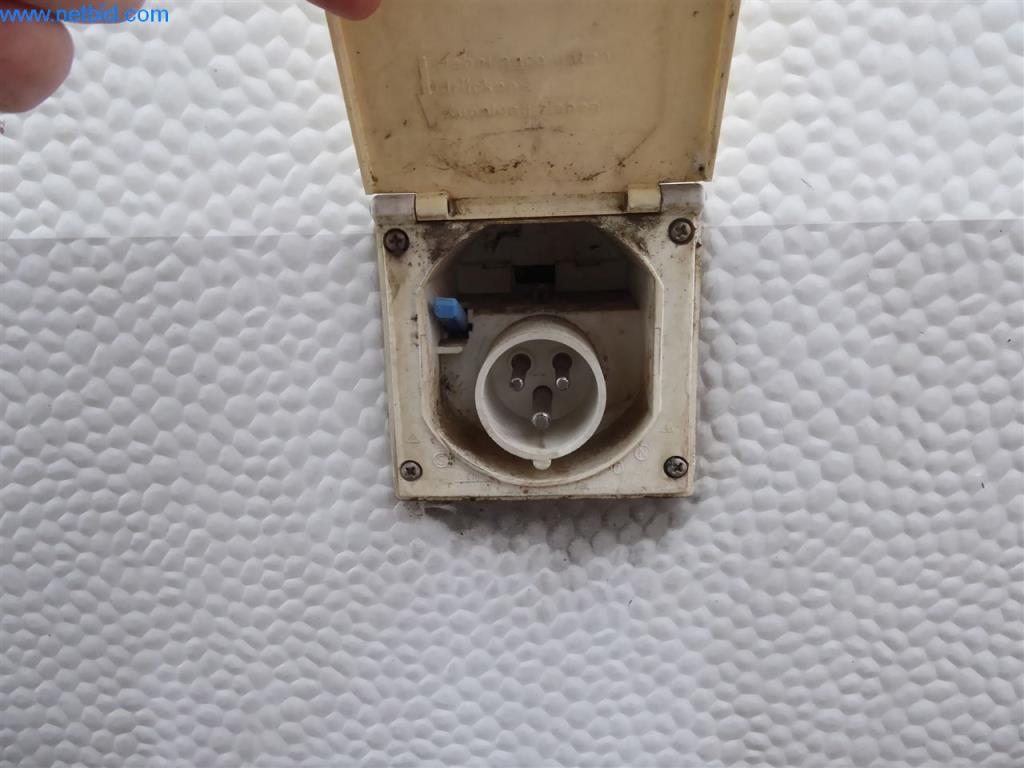 Machines de chantier, véhicules utilitaires, voitures, remorques et autres outils à main-7