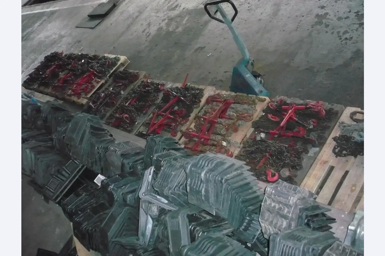 1 Posten Ladungssicherungsgut, 63 Zurrketten-1