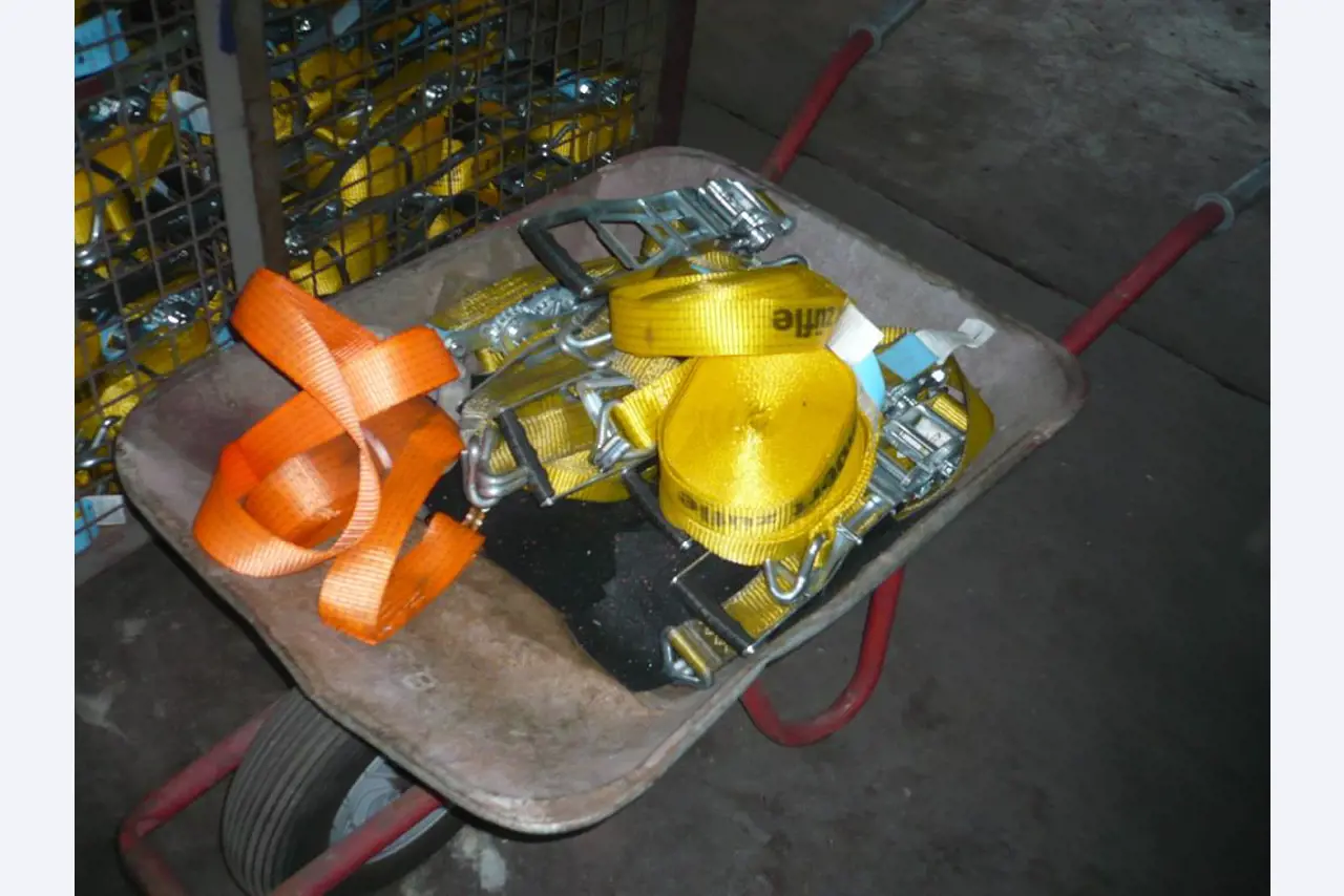 1 equipamento de fixação da carga, 63 correntes de amarração-4