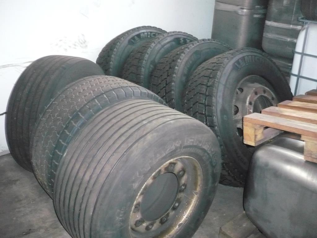 1 lot goods for load securing, 63 lashing chains-1