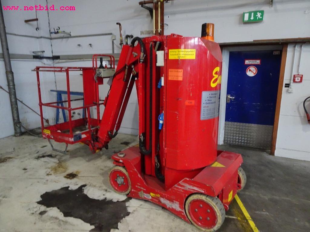 Veículos e equipamento operacional bem conservado-2