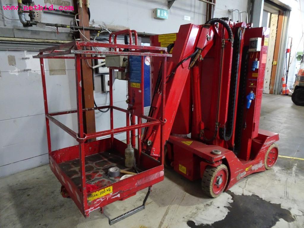 Veículos e equipamento operacional bem conservado-3