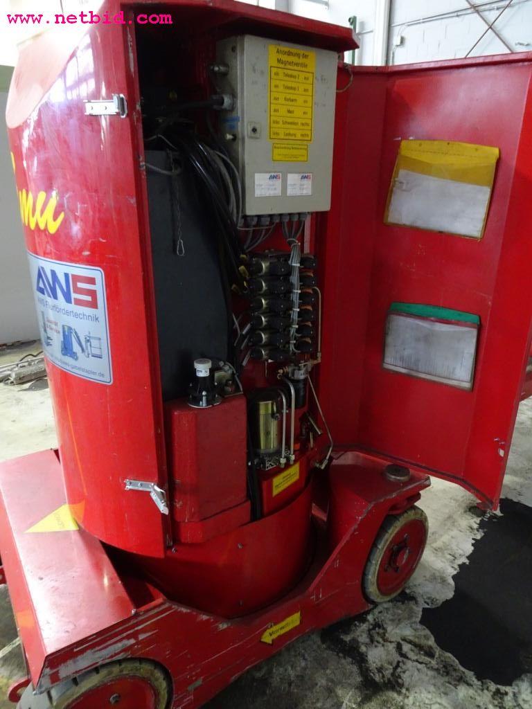 Veículos e equipamento operacional bem conservado-4