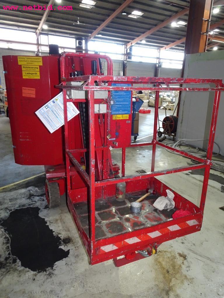 Veículos e equipamento operacional bem conservado-6