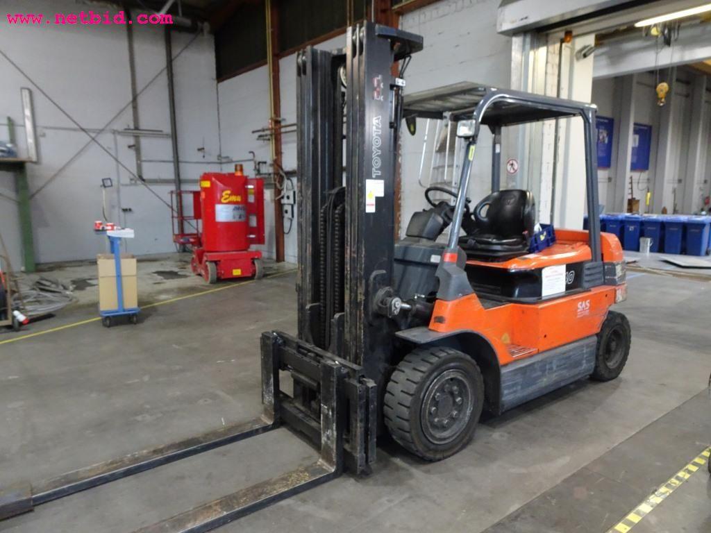 Veículos e equipamento operacional bem conservado-2