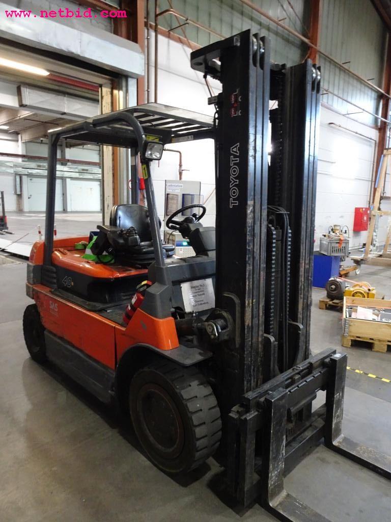 Veículos e equipamento operacional bem conservado-4