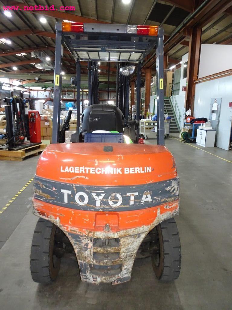 Veículos e equipamento operacional bem conservado-6