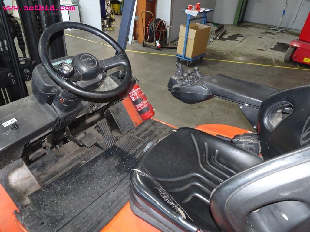 Veículos e equipamento operacional bem conservado-7