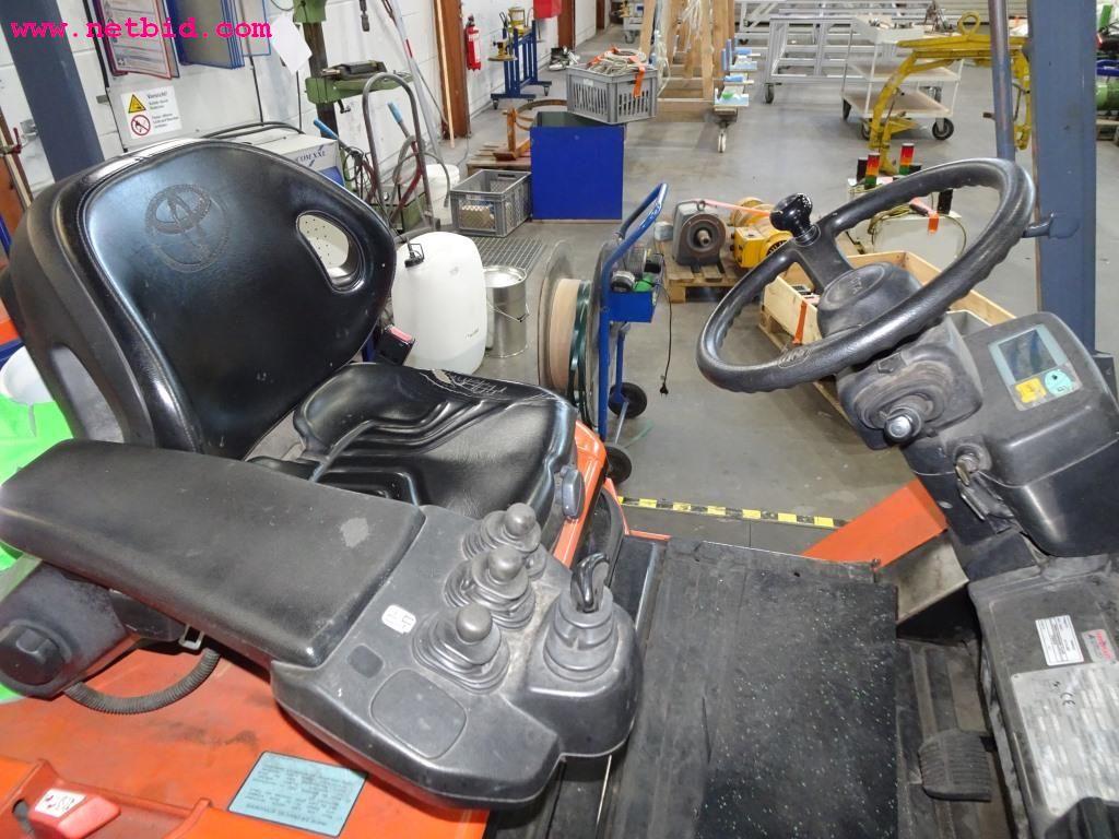 Veículos e equipamento operacional bem conservado-9