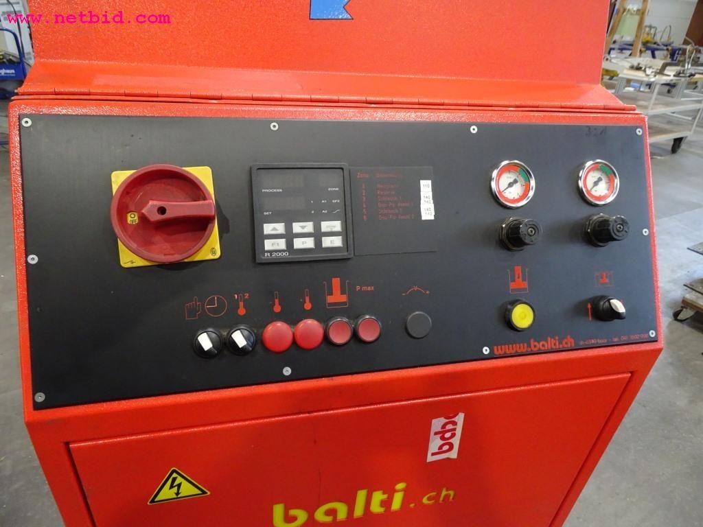 Veículos e equipamento operacional bem conservado-10