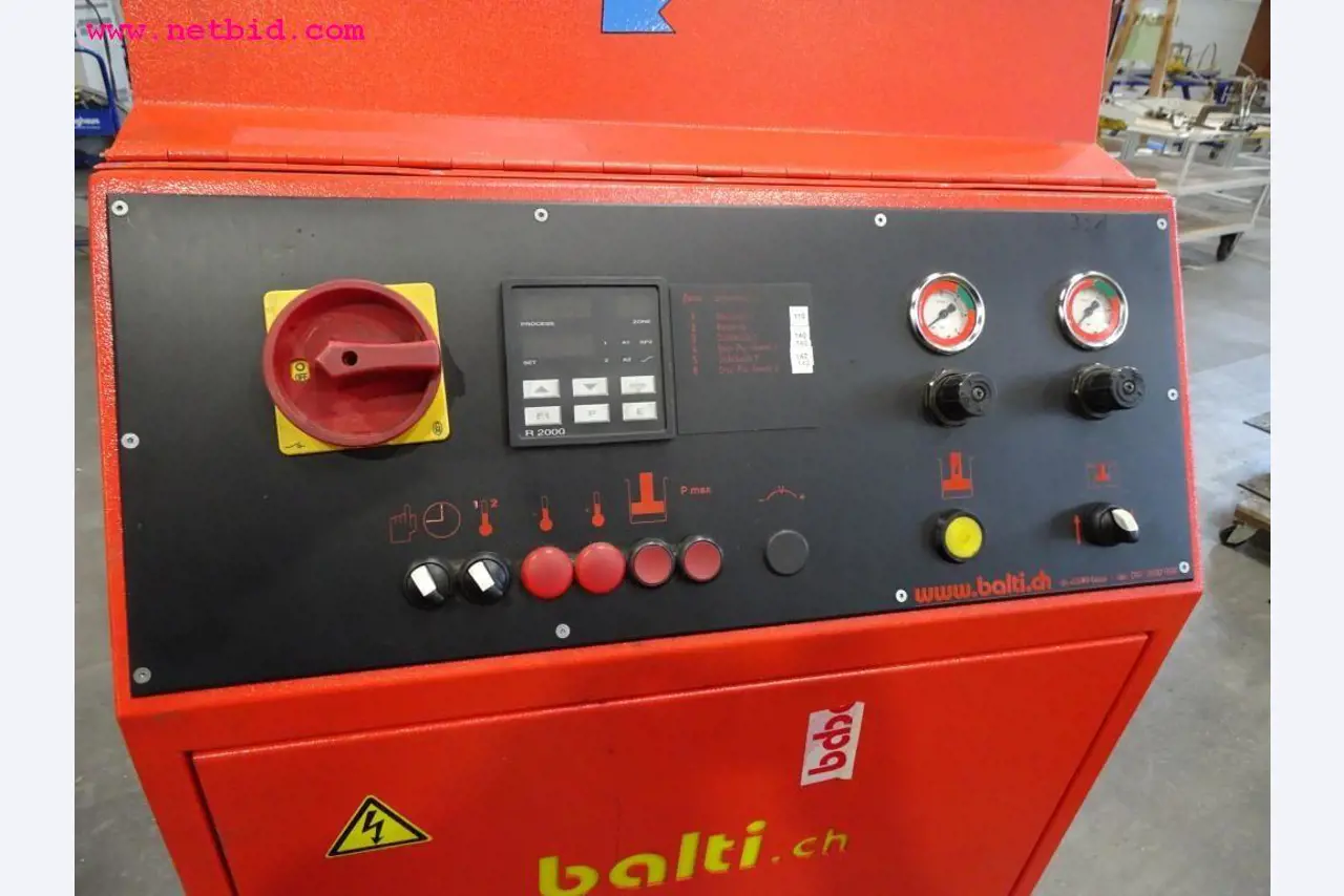 Veículos e equipamento operacional bem conservado-10