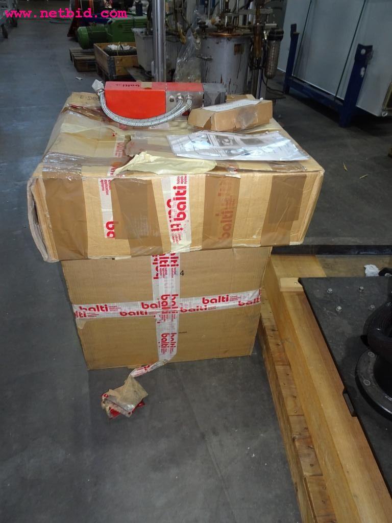 Veículos e equipamento operacional bem conservado-11