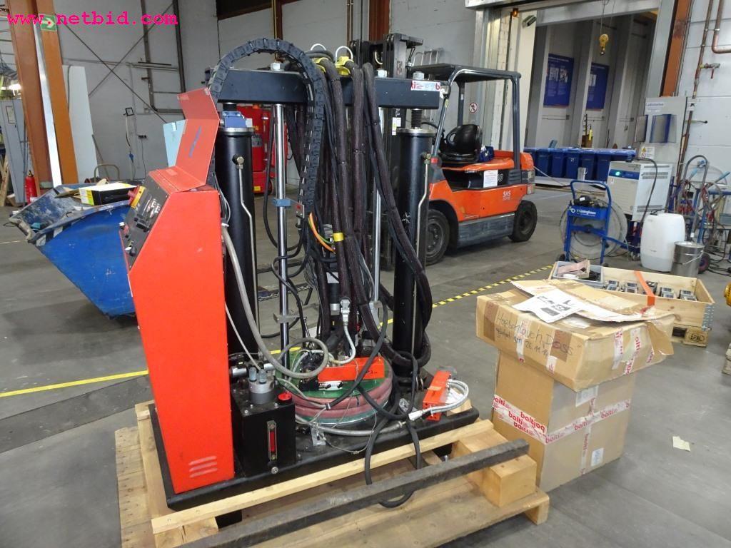 Veículos e equipamento operacional bem conservado-1