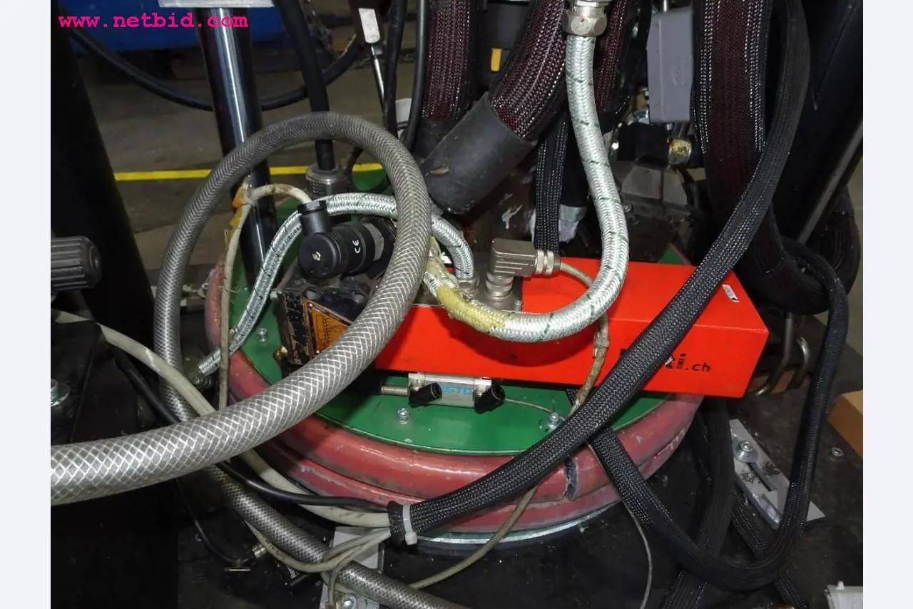 Veículos e equipamento operacional bem conservado-4