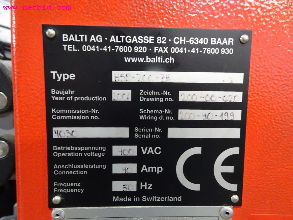 Veículos e equipamento operacional bem conservado-7