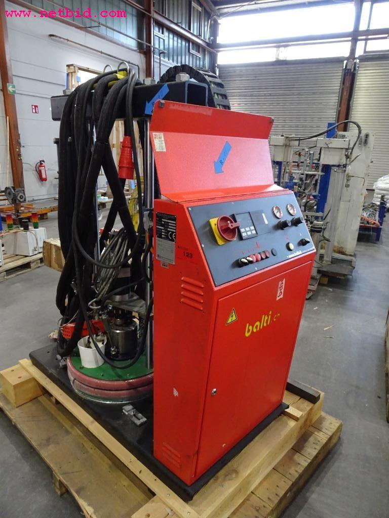 Veículos e equipamento operacional bem conservado-9