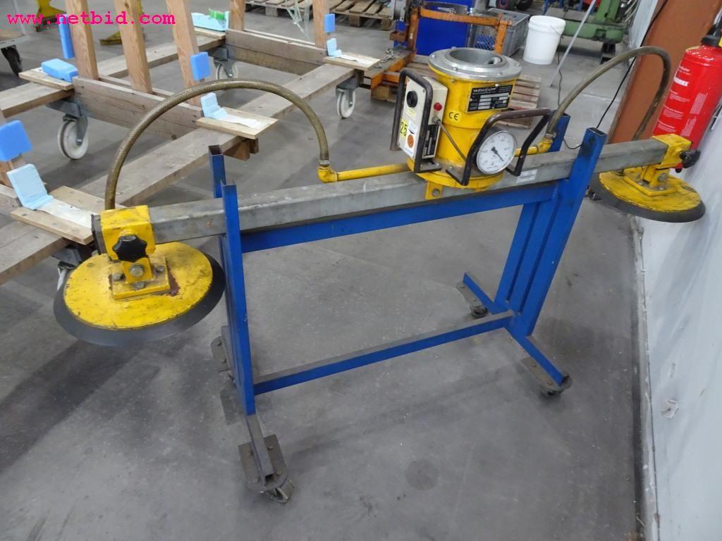 Veículos e equipamento operacional bem conservado-4