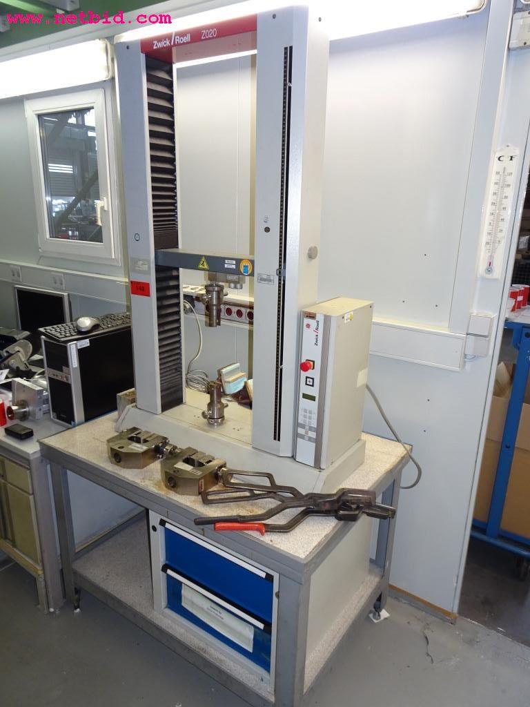 Veículos e equipamento operacional bem conservado-1