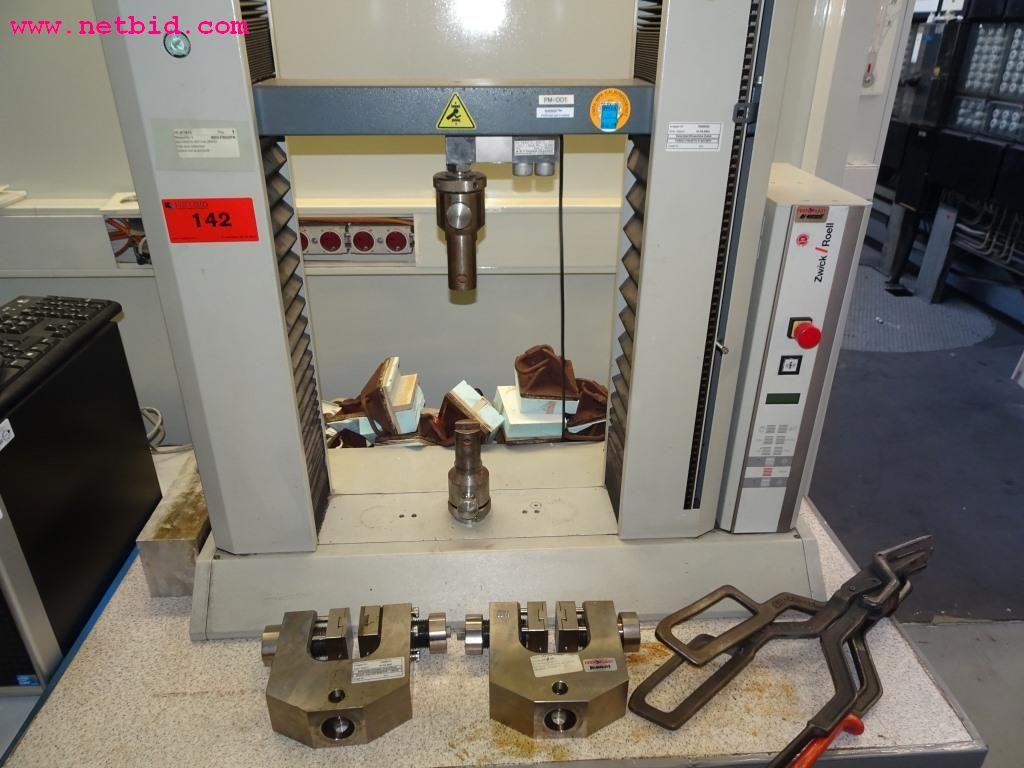 Veículos e equipamento operacional bem conservado-3