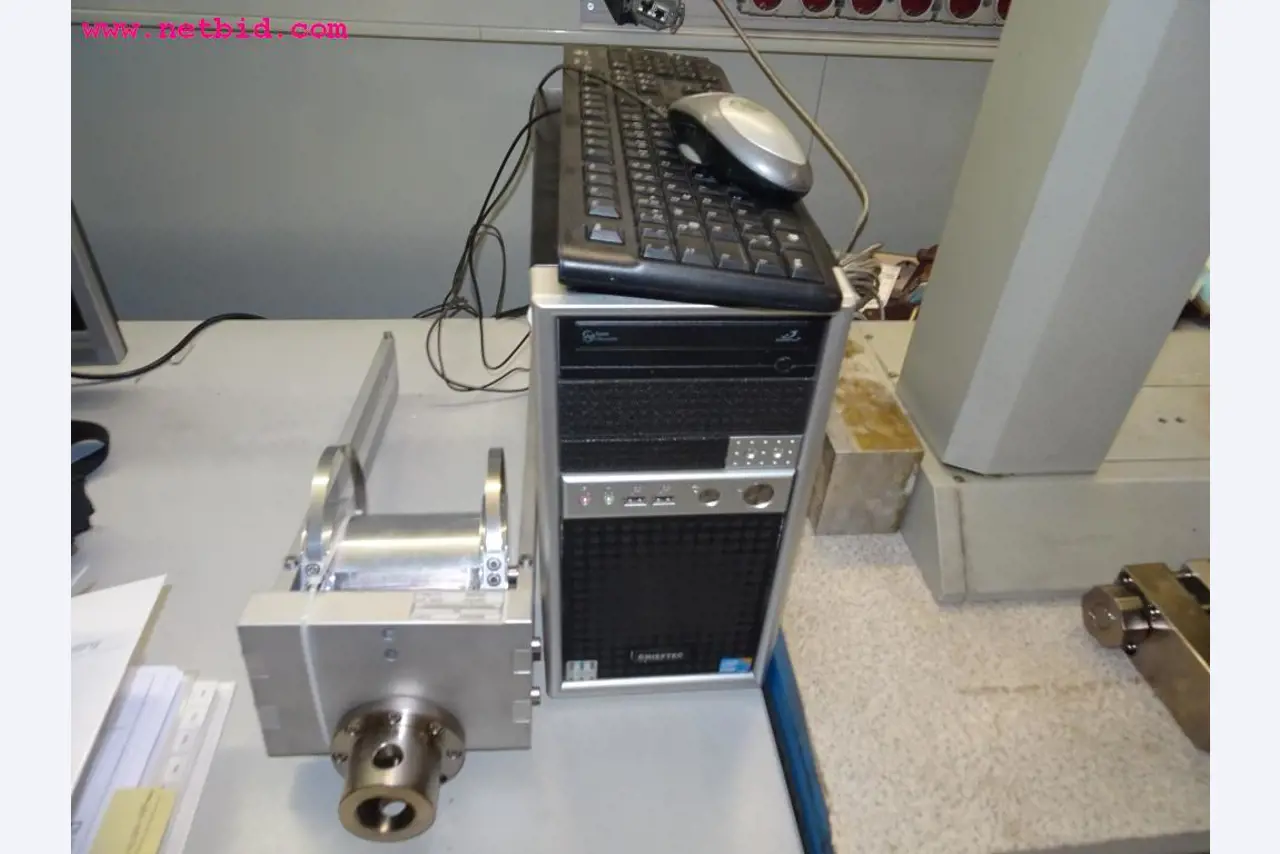 Veículos e equipamento operacional bem conservado-4