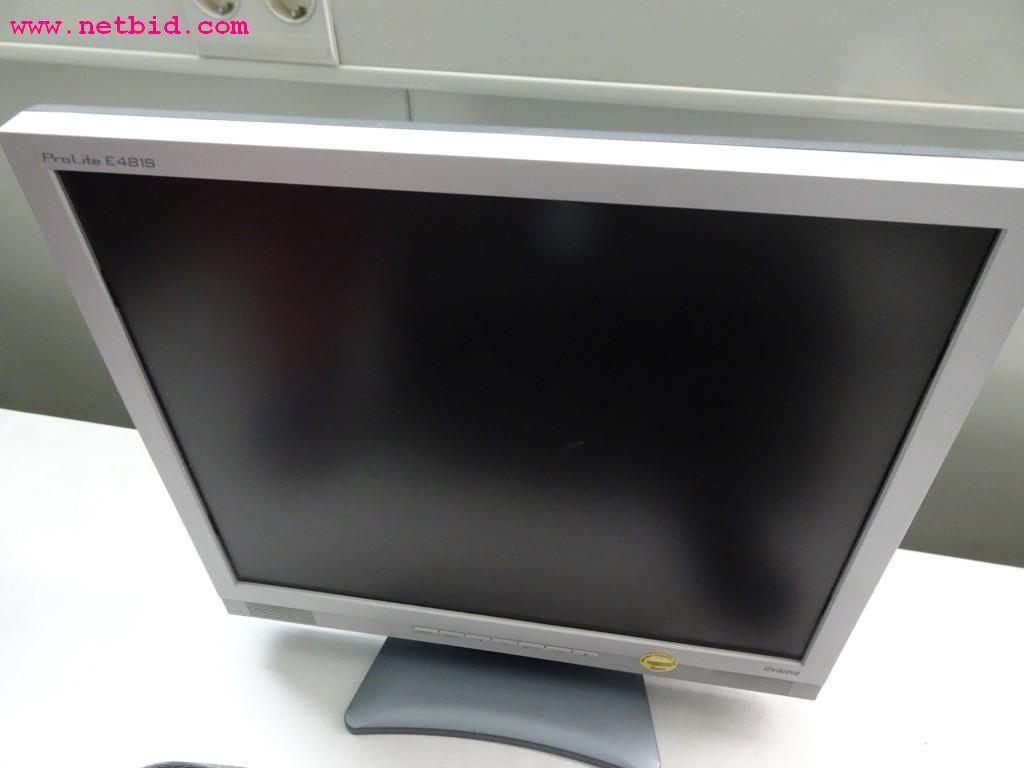 Veículos e equipamento operacional bem conservado-5