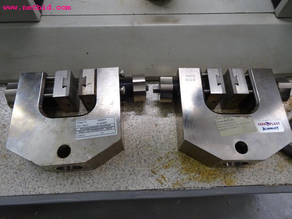 Veículos e equipamento operacional bem conservado-6