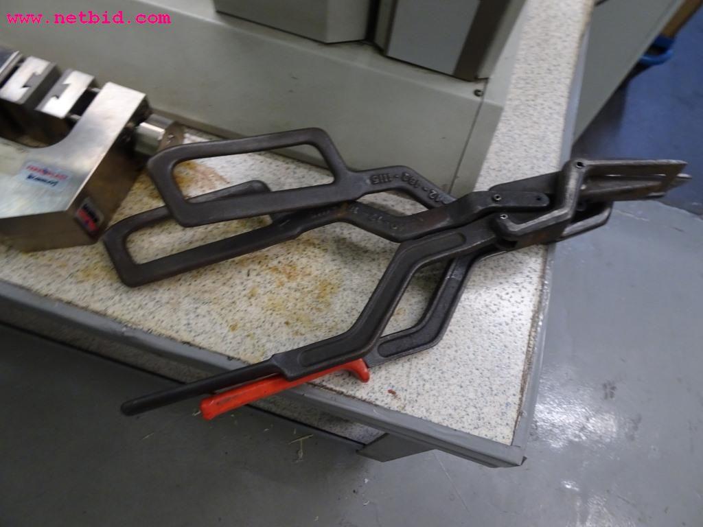 Veículos e equipamento operacional bem conservado-7