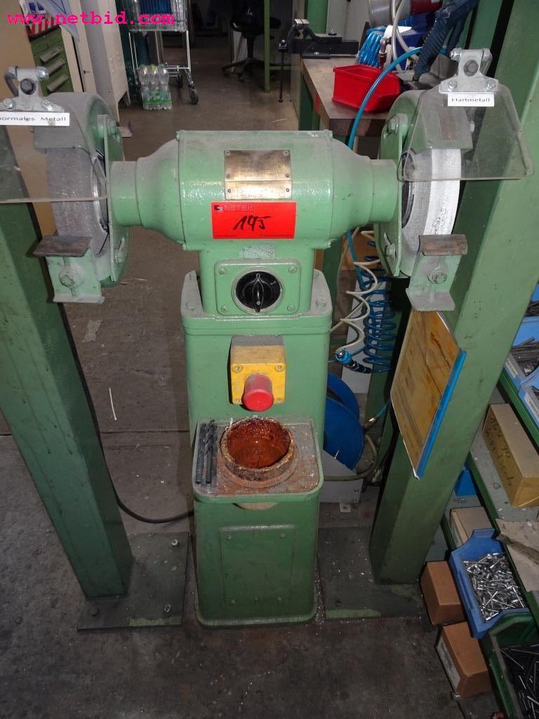 Veículos e equipamento operacional bem conservado-4